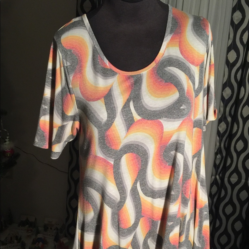 NWOT LuLaRoe Perfect T